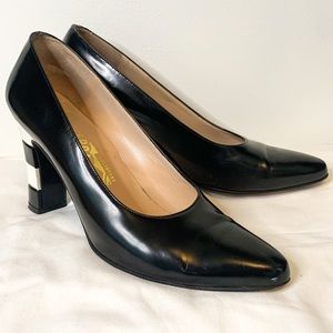 Salvatore Ferragamo made in Italy leather black and white pumps size 9
